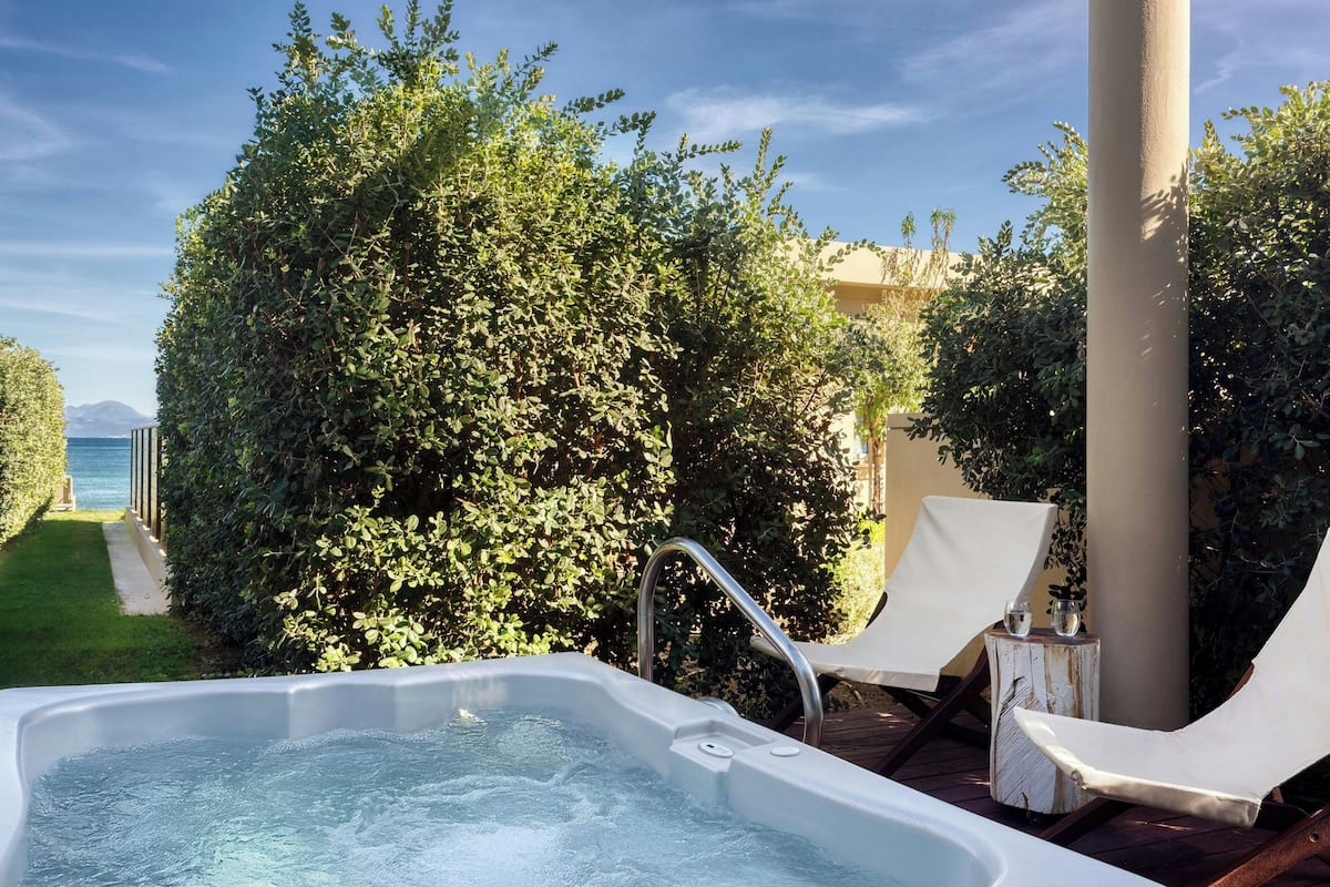 Pavilion Retreat Garden View with Outdoor Jacuzzi | 1 bedroom, premium bedding, down duvets, minibar
