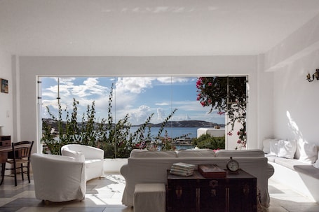 Interior. Rhenia Mykonos Hotel & Bungalows