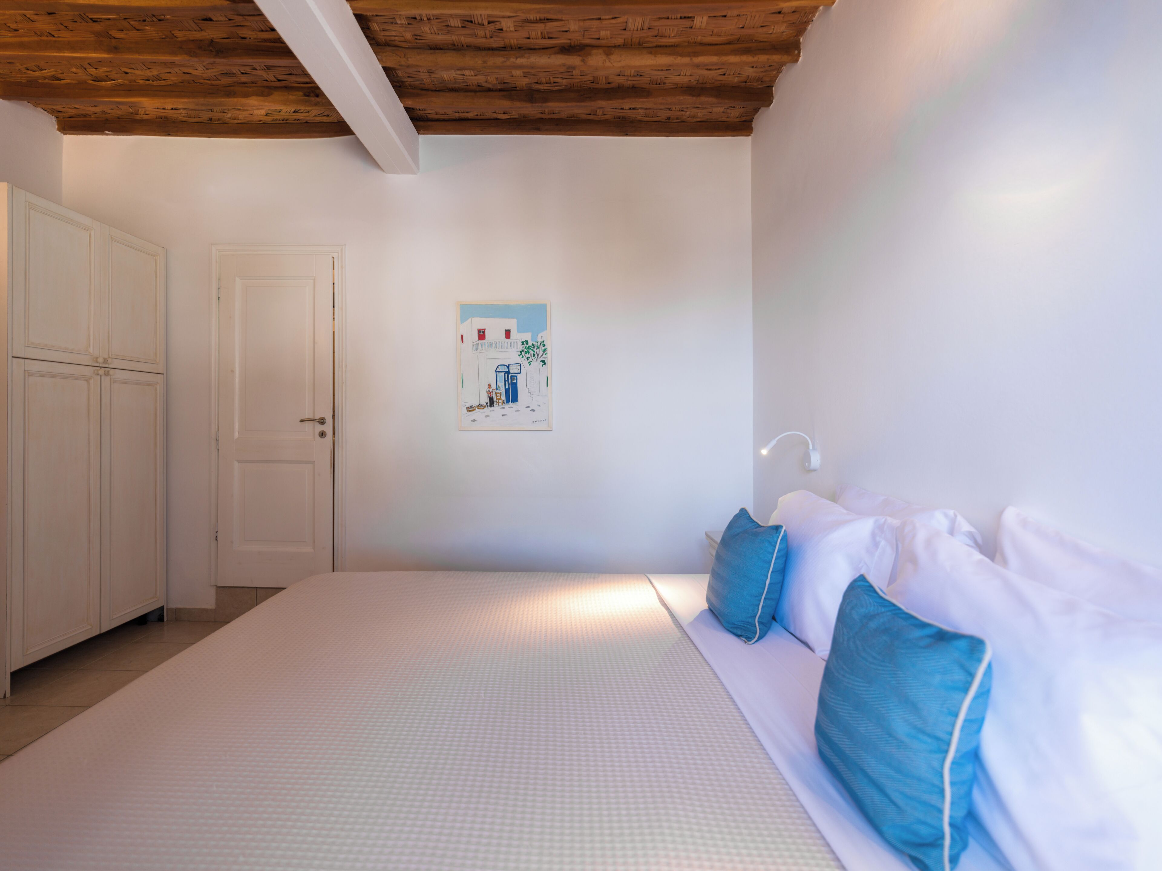 Delos Room Sea View | Sábanas de algodón egipcio, colchones Select Comfort, minibar
