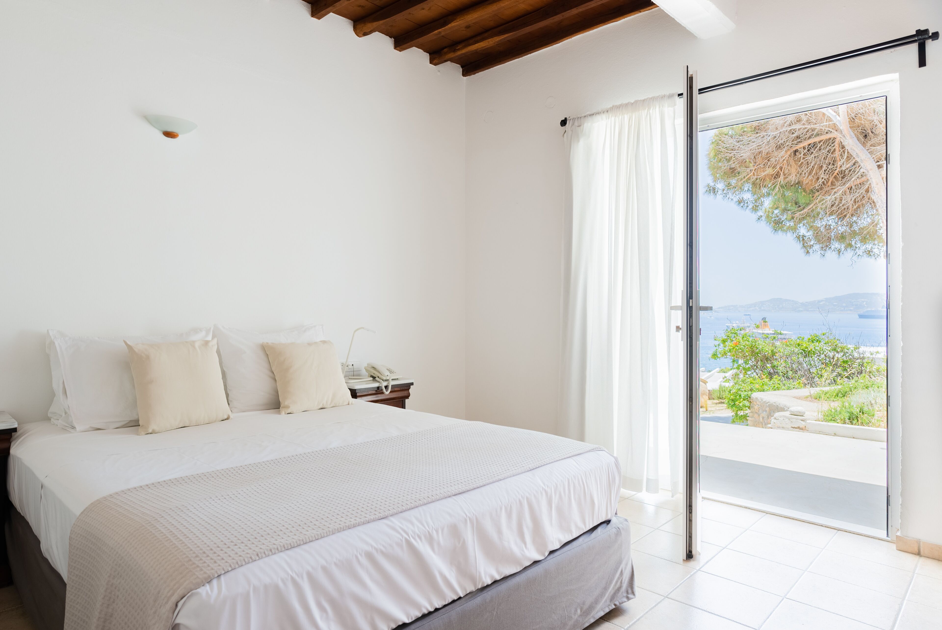 standard room, sea view | 1 bedroom, egyptian cotton sheets, select comfort beds, minibar