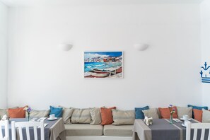 Free daily buffet breakfast  -  Rhenia Mykonos Hotel & Bungalows (Mykonos)