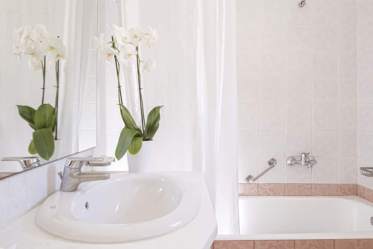 standard room, sea view | bathroom | shower, free toiletries, hair dryer, slippers