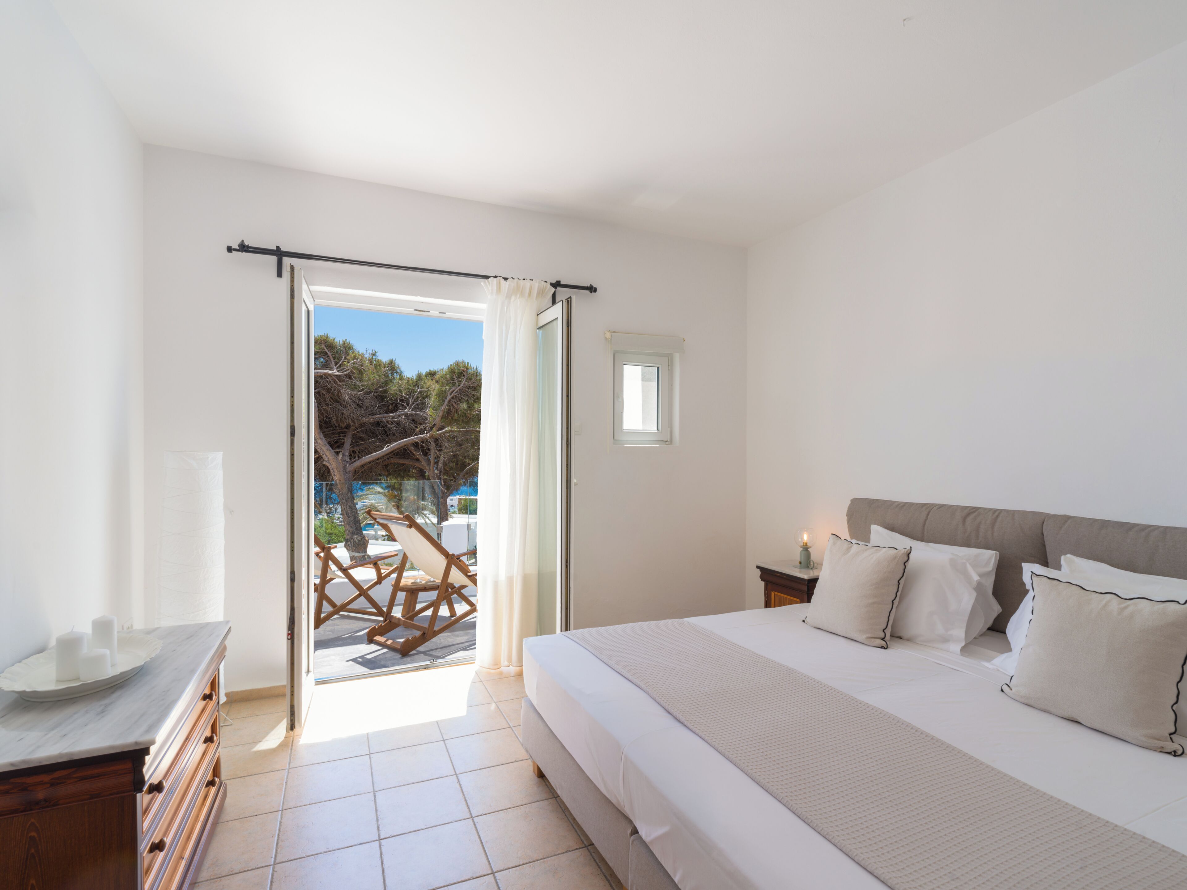 Cycladic Room Sea View | Sábanas de algodón egipcio, colchones Select Comfort, minibar
