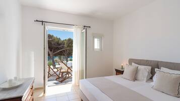 Egyptian cotton sheets, Select Comfort beds, minibar, in-room safe