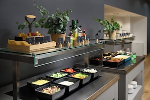 Desayuno buffet todos los días (con cargo)