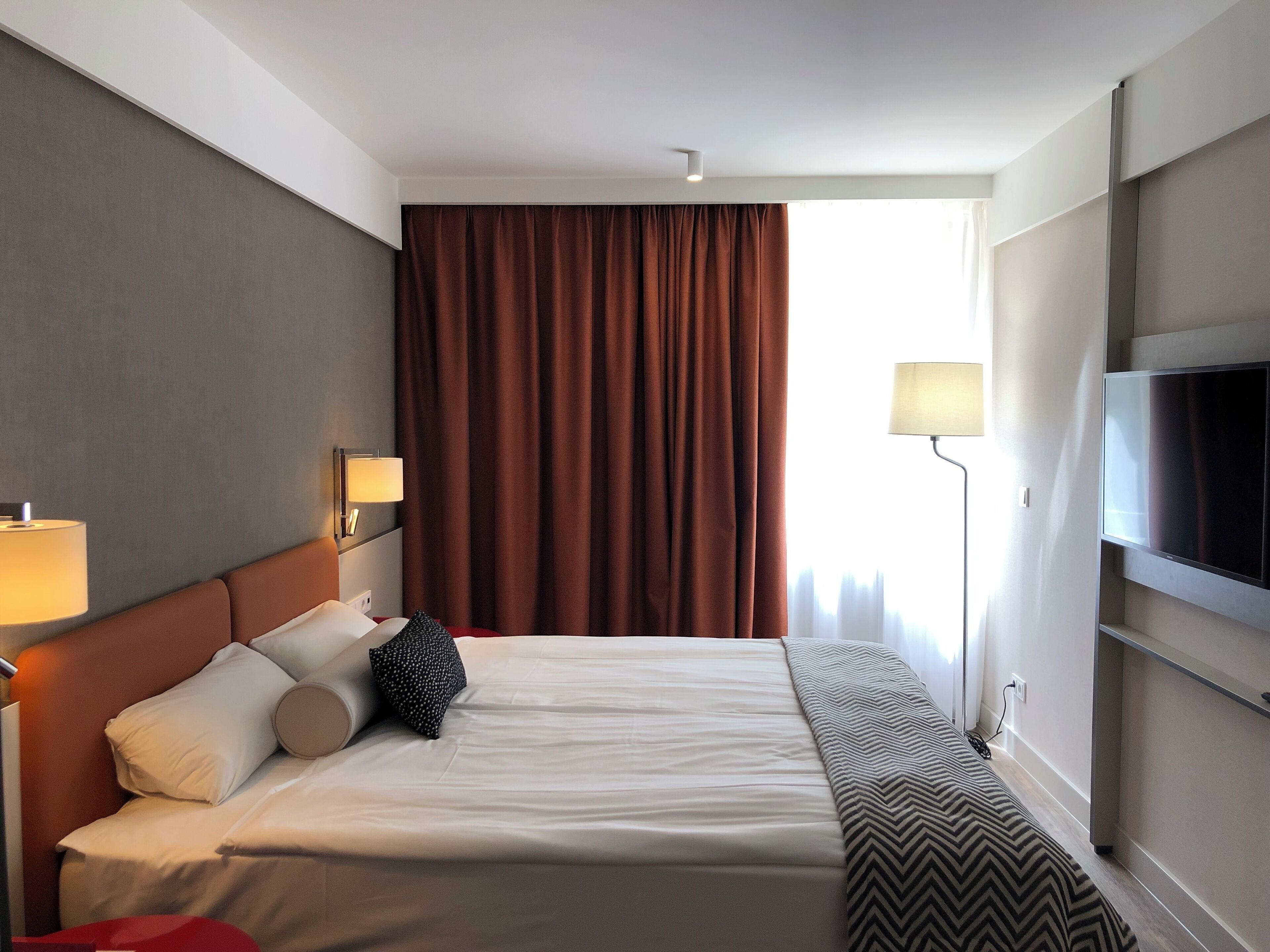 Suite – junior | Safe på rommet, blendingsgardiner, lydisolert og wi-fi (inkludert)