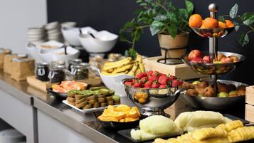 Se ofrece un desayuno bufé todos los días (por un coste adicional)