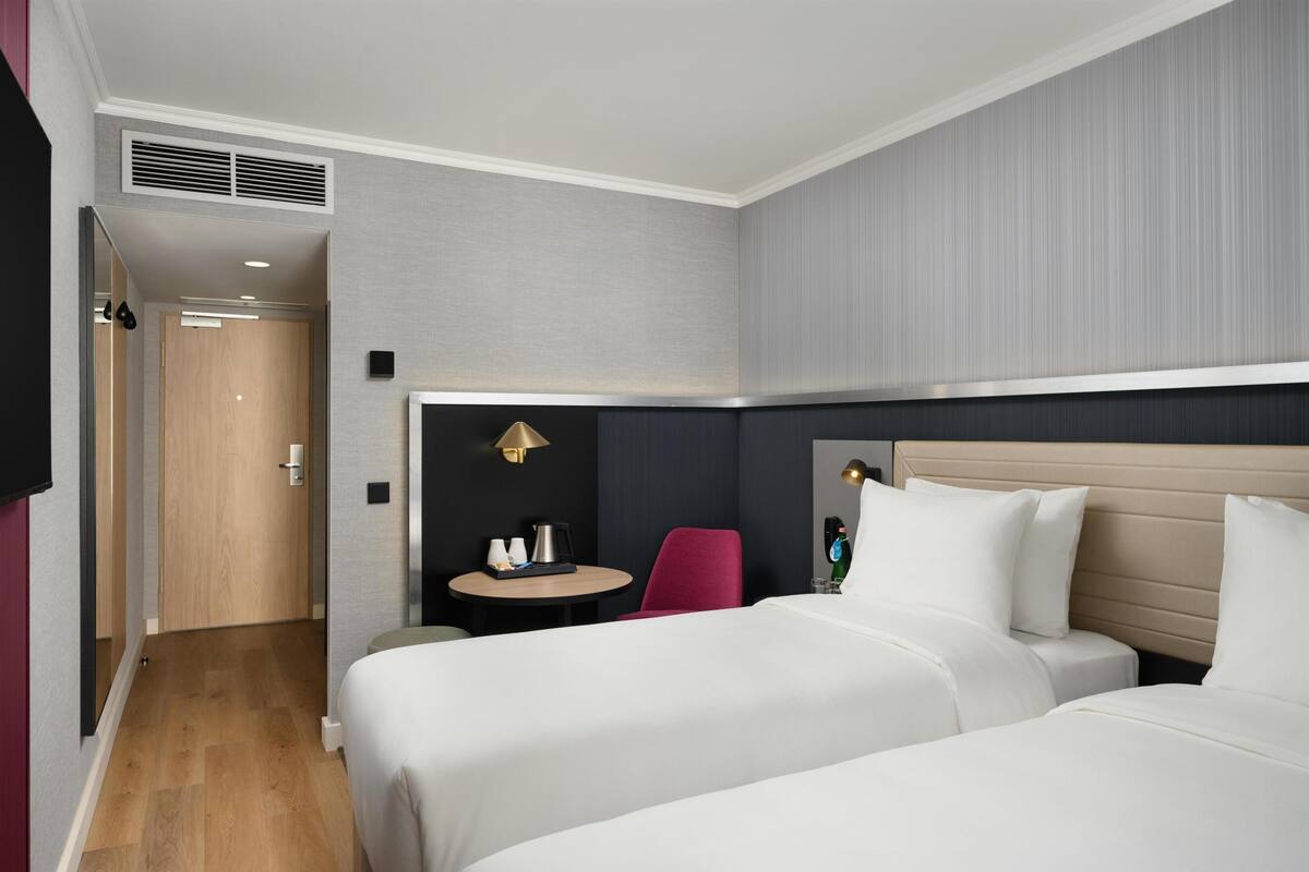 Quarto standard | Cofres nos quartos, cortinas blackout, quartos à prova de som