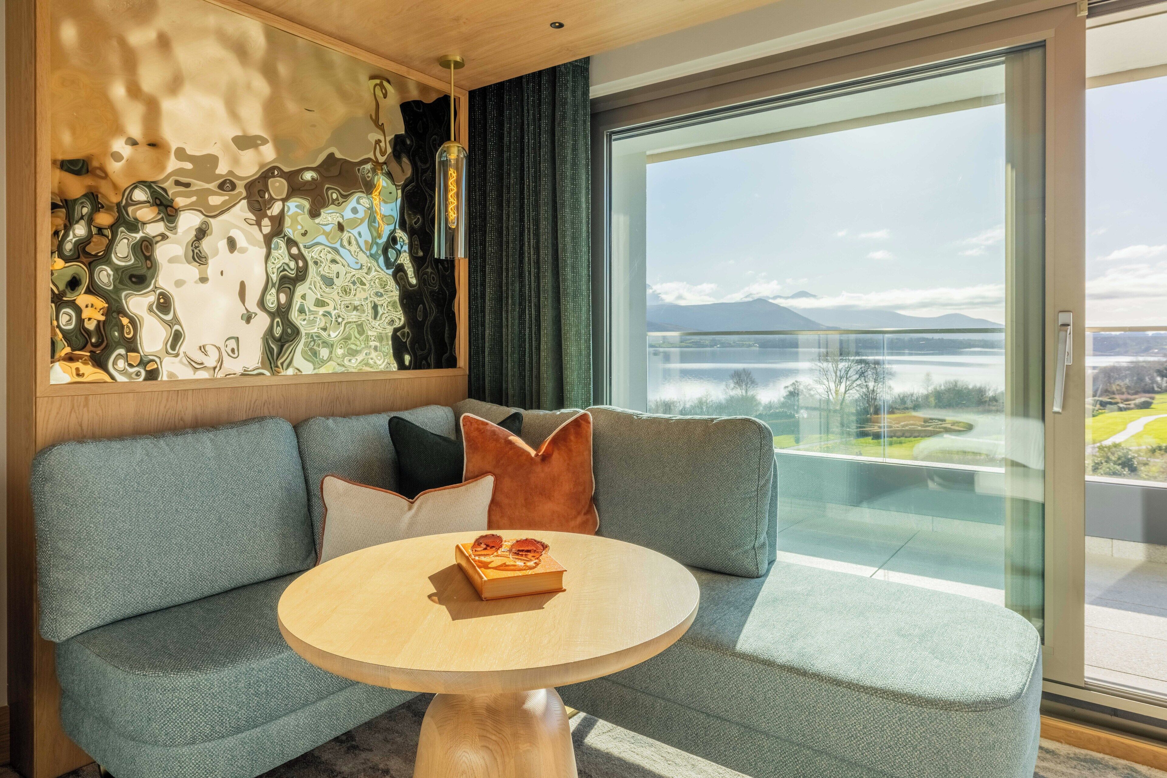 premier lakeview king room | 1 bedroom, minibar, in-room safe, desk