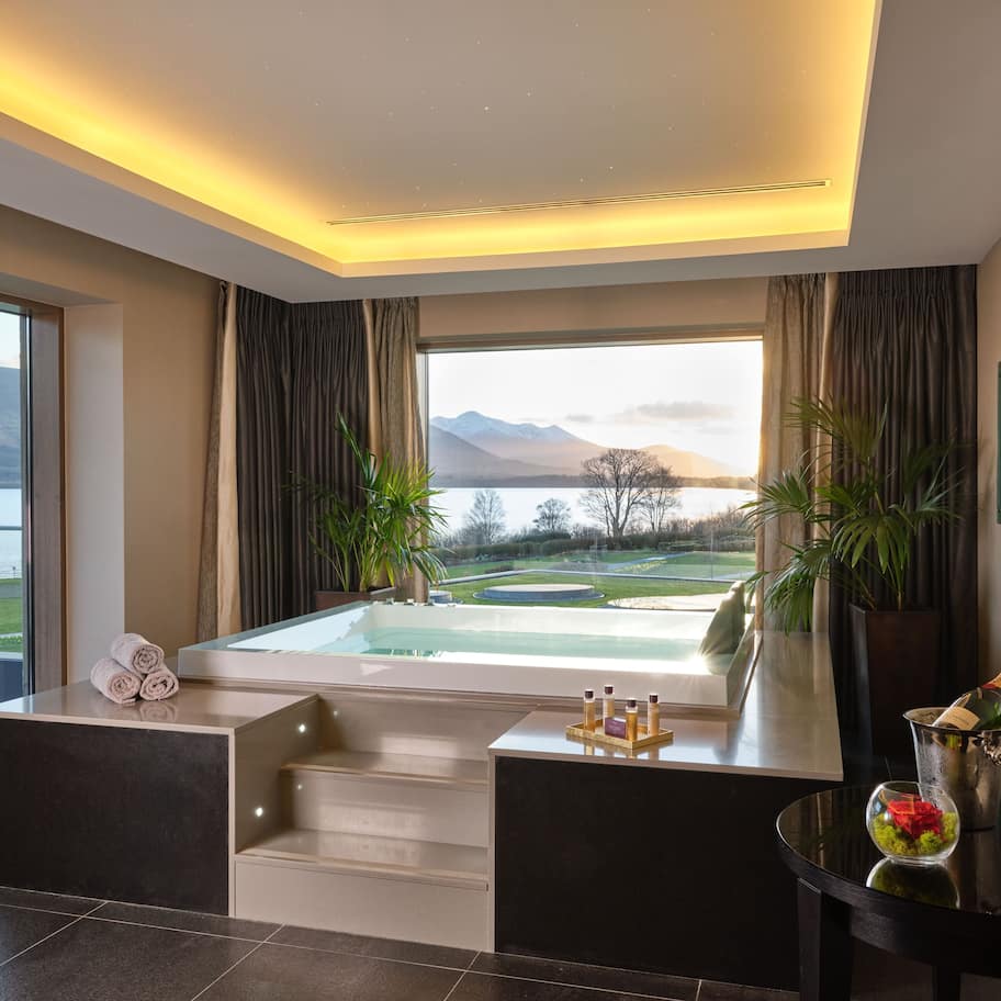 Couples treatment rooms, sauna, hot tub, steam room, body treatments