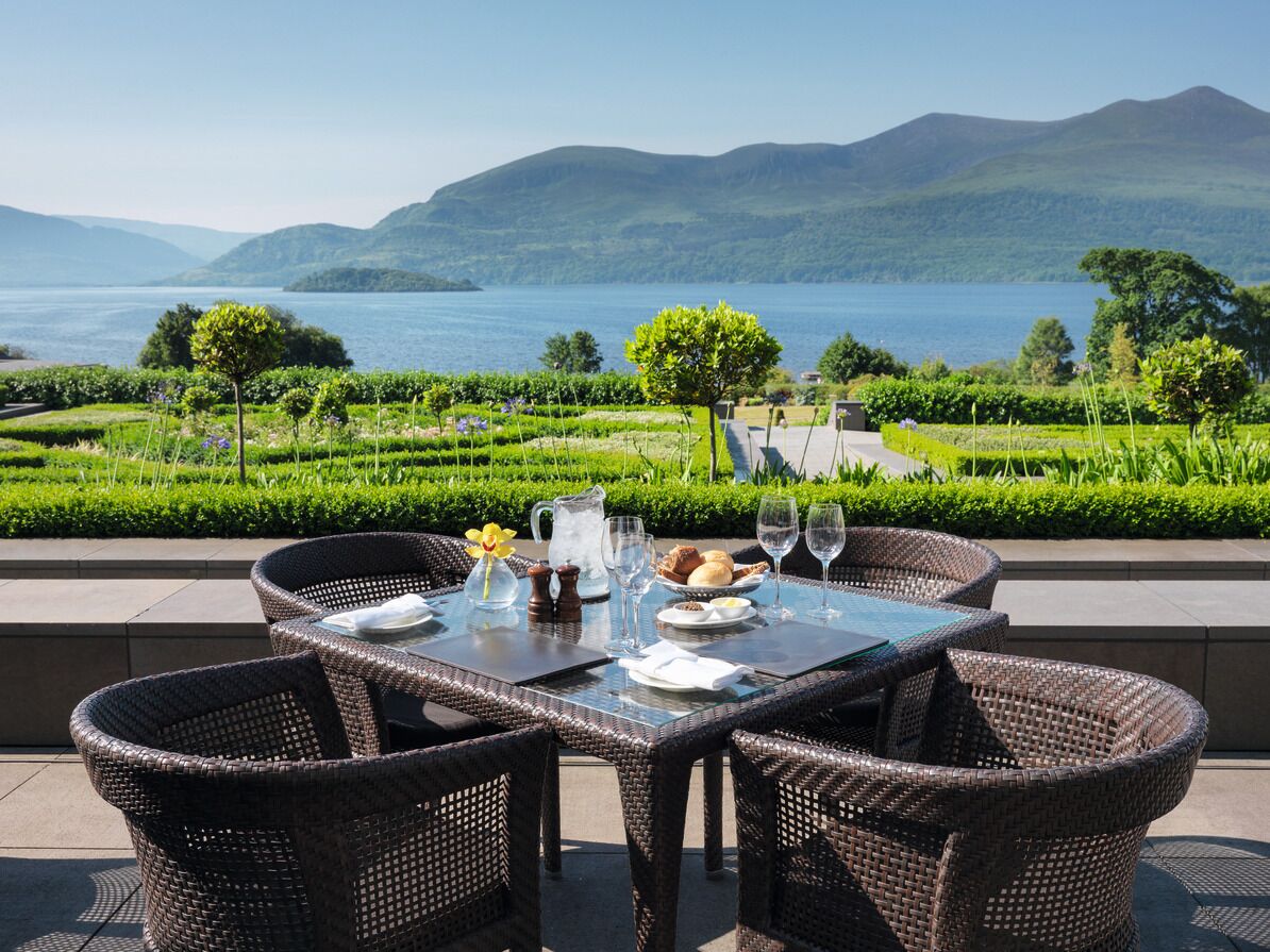 3 restaurants, breakfast served