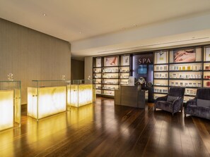 Couples treatment room(s), sauna, hot tub, steam room, body treatments