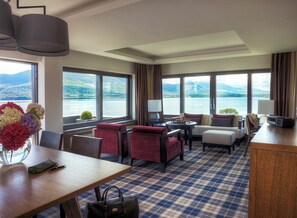 Penthouse, 2 Schlafzimmer | Wohnbereich | 50-Zoll-Smart-TV mit Satellitenempfang, Netflix, DVD-Player