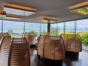 Couples treatment rooms, sauna, hot tub, steam room, body treatments