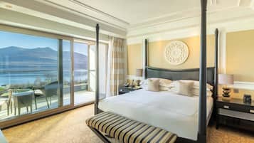 Lakeview Signature Suite | Minibar, pengeskab på værelset, skrivebord, strygejern/strygebræt