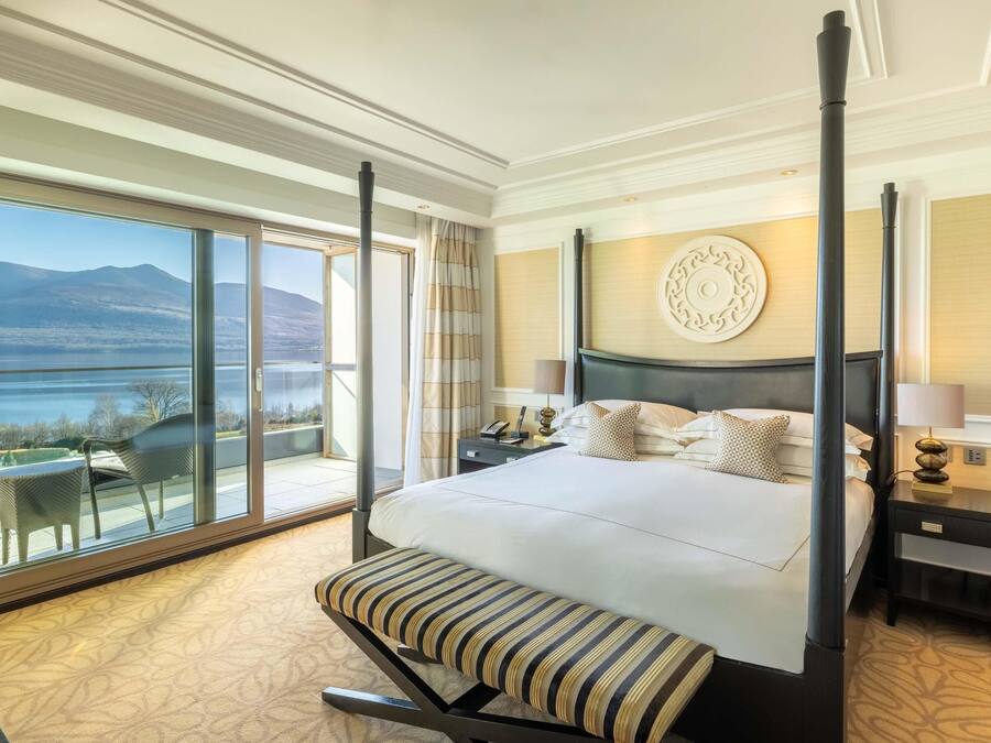 Lakeview Signature Suite | Minibar, caja fuerte, escritorio y espacio para trabajar con un portátil