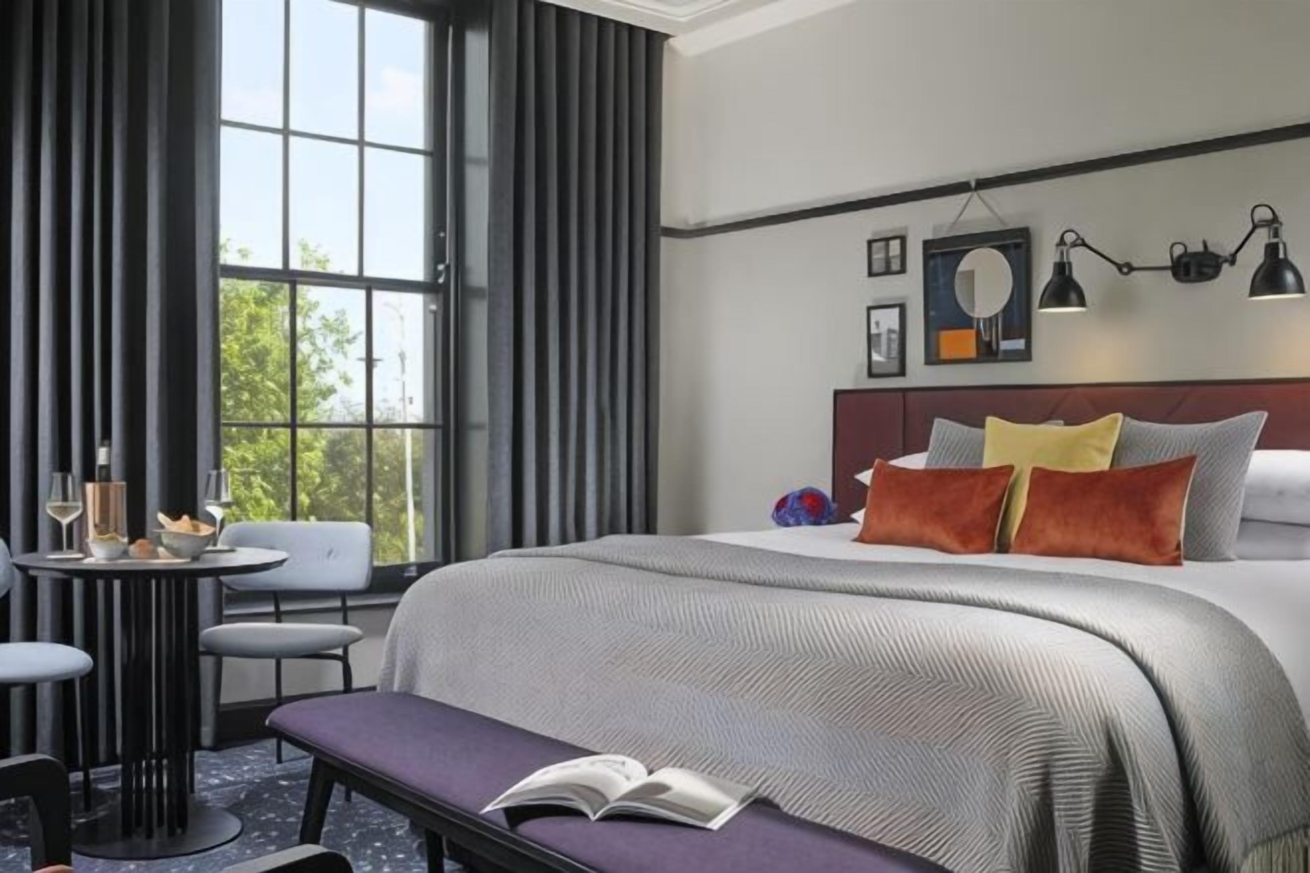 Premium bedding, in-room safe, desk, iron/ironing board