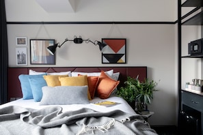 Premium bedding, in-room safe, desk, iron/ironing board - The Mont (Dublin)