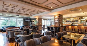 Breakfast and dinner served - The Sandymount Hotel (Dublin)
