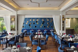 Daily full breakfast (EUR 21.95 per person)