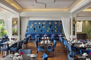 Daily full breakfast (EUR 21.95 per person)
