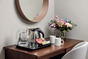 Premium bedding, in-room safe, laptop workspace, iron/ironing board - The Sandymount Hotel (Dublin)