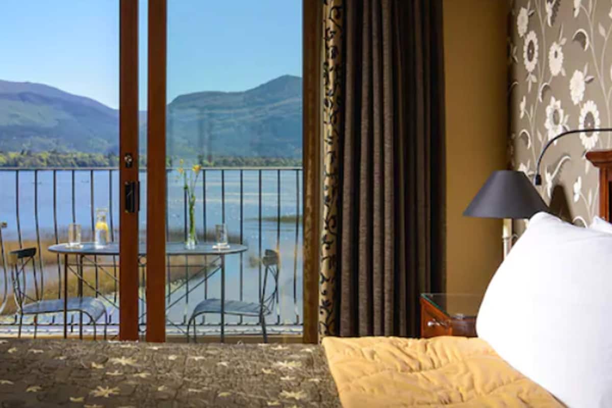 deluxe double or twin room, lake view | 1 bedroom, hypo-allergenic bedding, in-room safe, individually decorated