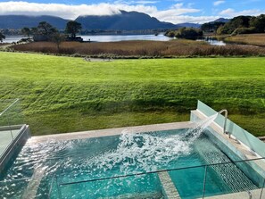 Infinity pool