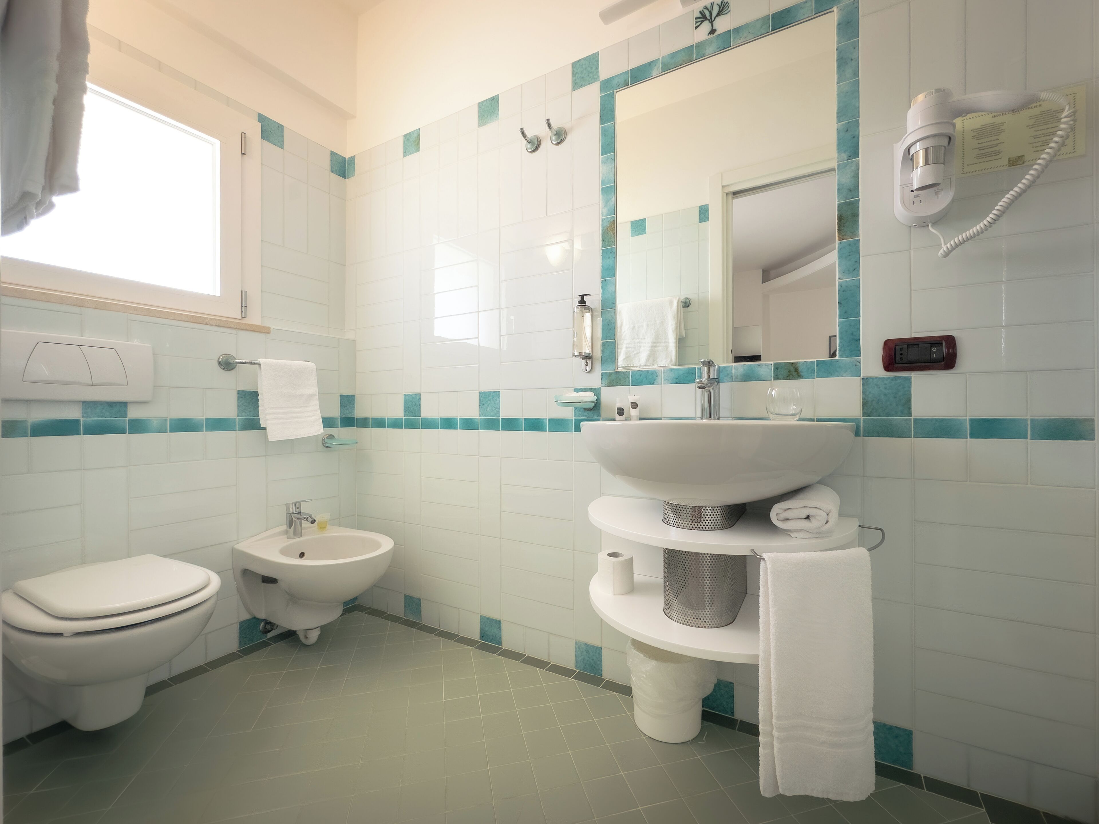 basic single room | bathroom | shower, rainfall showerhead, free toiletries, hair dryer