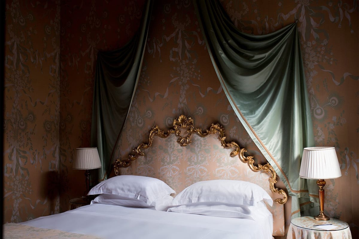 Superior Suite | Hypo-allergenic bedding, minibar, in-room safe, desk