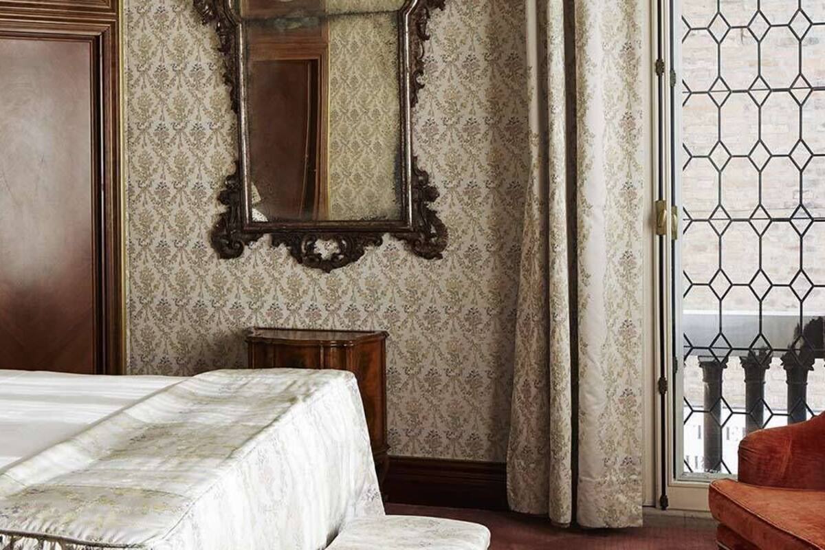 Grand Canal Suite | Hypo-allergenic bedding, minibar, in-room safe, desk