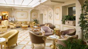 Lobby-lounge