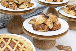 Desayuno buffet (EUR 30 por persona)