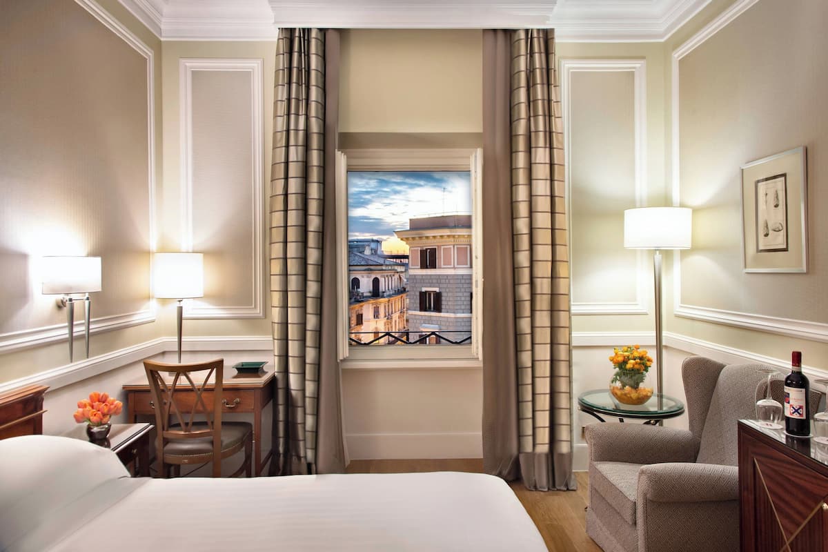 Deluxe Room, 1 King Bed (High Floor)