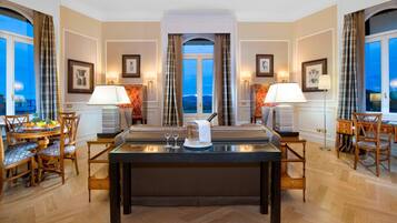 1 غرفة نوم وألحفة محشوة بالريش وميني بار وخزنة داخل الغرفة