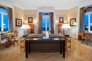 1 habitación, edredón, minibar y caja de seguridad en la habitación