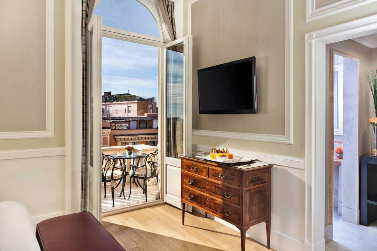 Suite, 1 King Bed with Sofa bed, City View