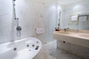 Deluxe Double or Twin Room, Partial Sea View | Bathroom | Designer toiletries, hair dryer, bidet, towels - Admiral Art Hotel (Rimini)