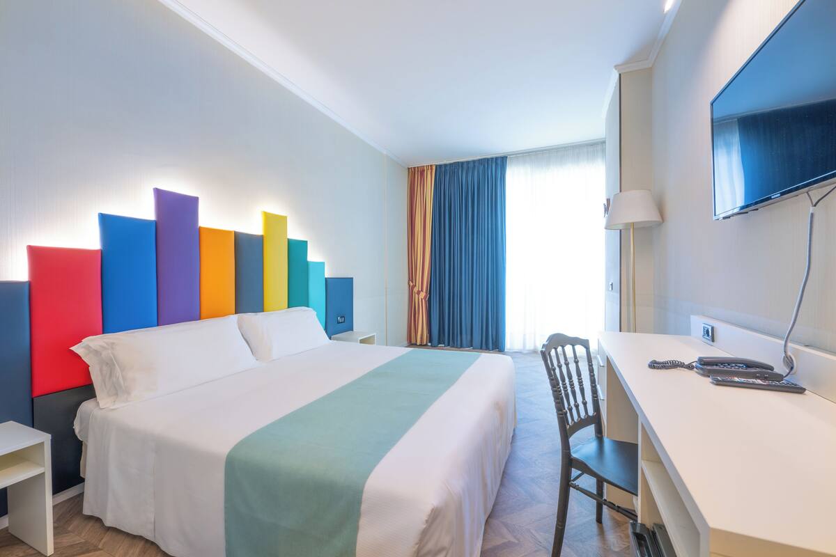 Classic Room | Premium bedding, minibar, in-room safe, desk