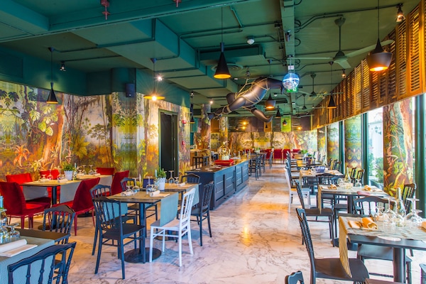 Lunch and dinner served, ocean views