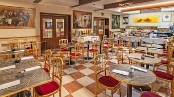 Colazione continentale, servita tutte le mattine (15 EUR a persona)