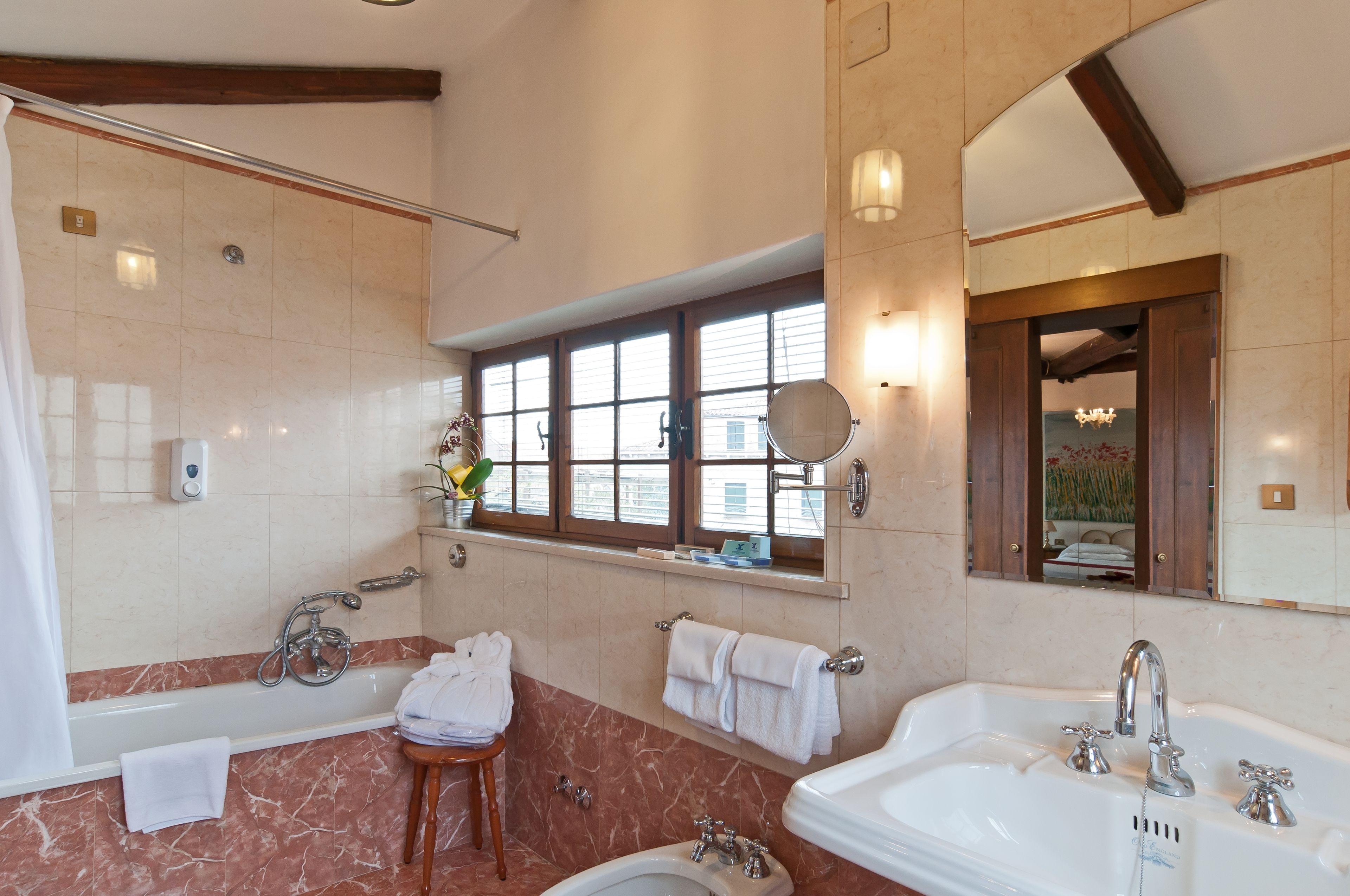 comfort double room, terrace | bathroom | free toiletries, hair dryer, towels