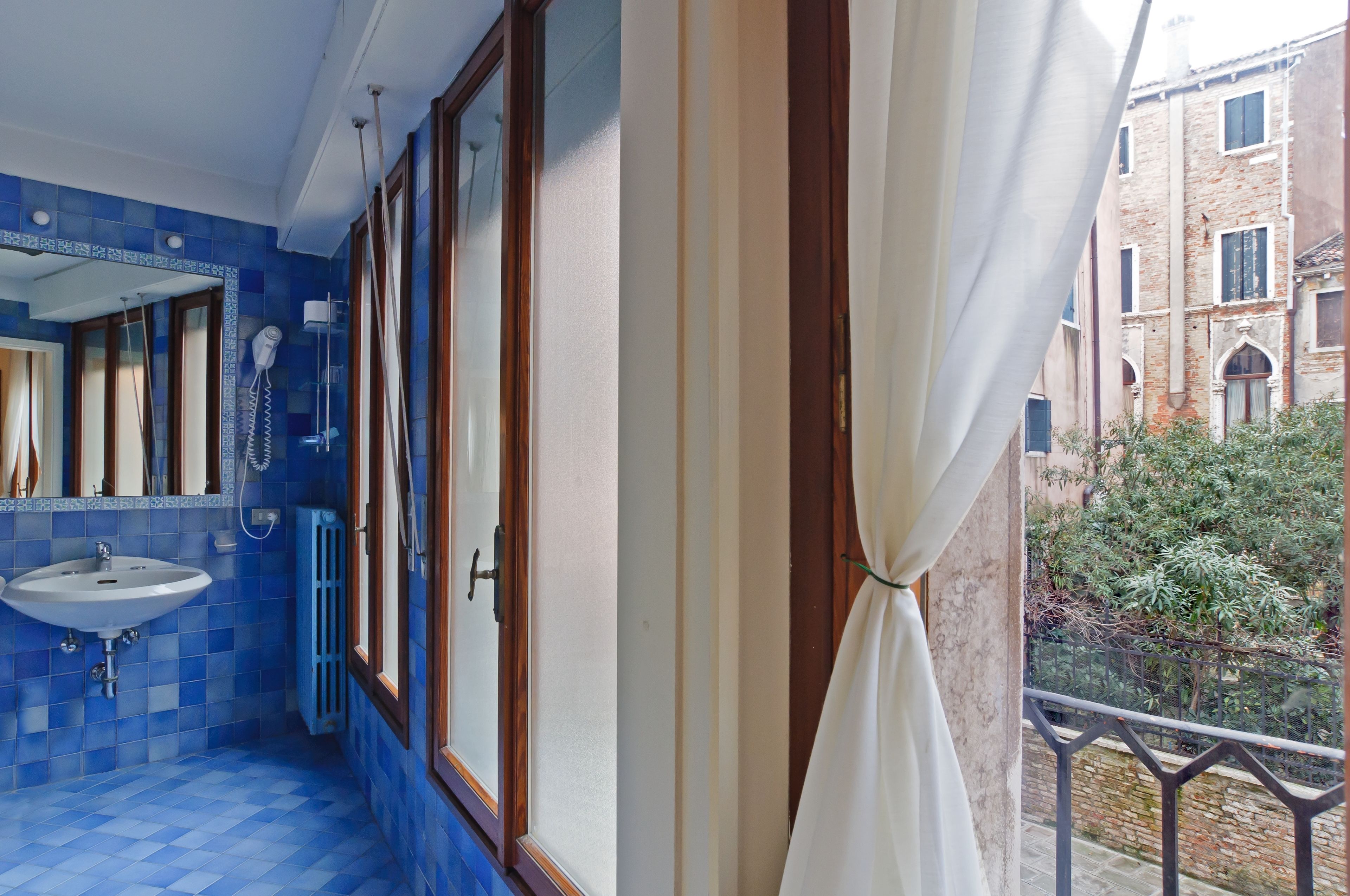 comfort double or twin room | bathroom | free toiletries, hair dryer, towels