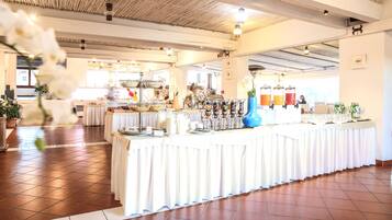 Free buffet breakfast