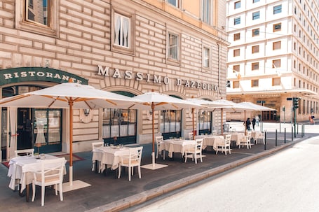 Breakfast, lunch, dinner served; Italian cuisine . Bettoja Hotel Massimo D'Azeglio