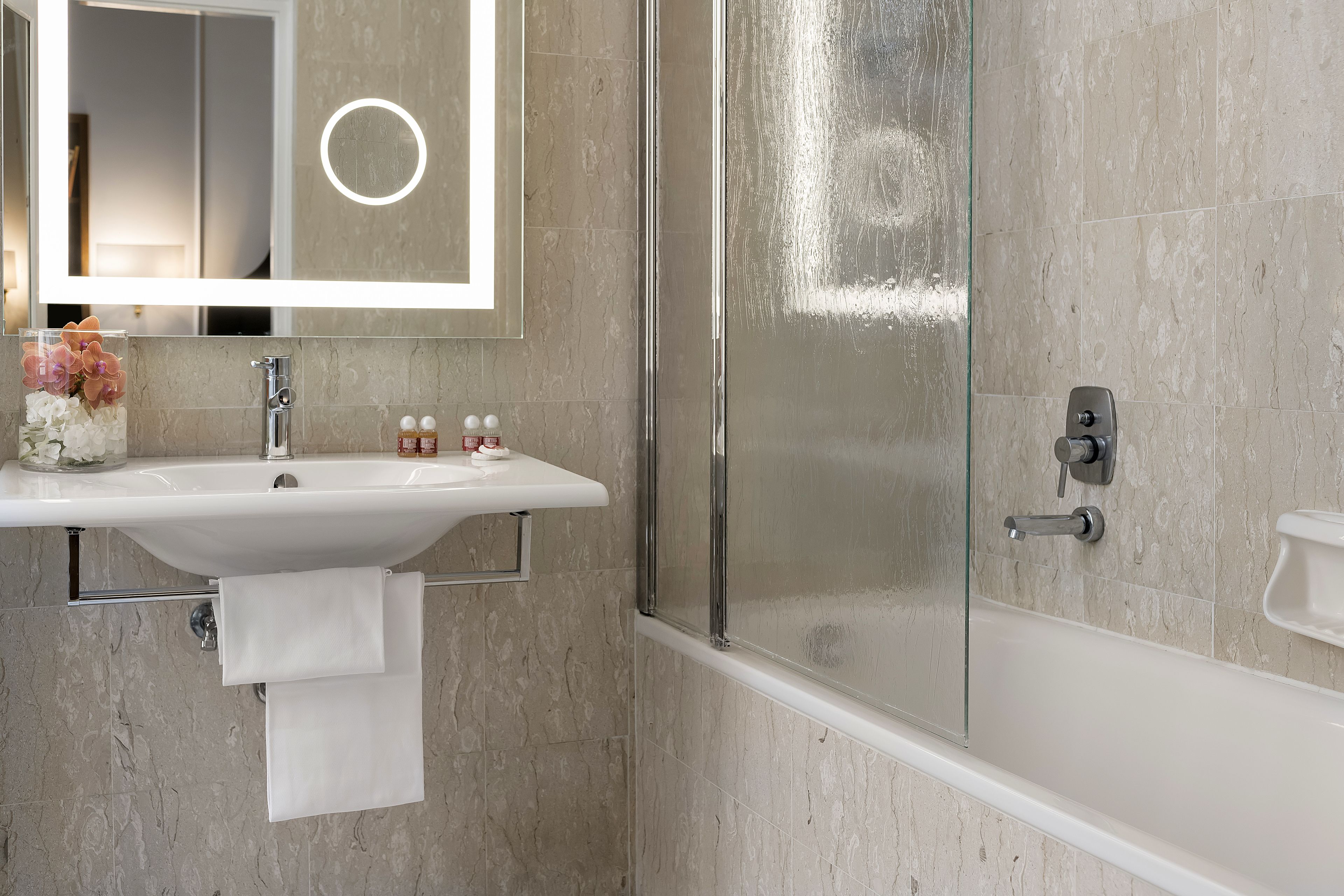 premium double or twin room | deep-soaking bathtub