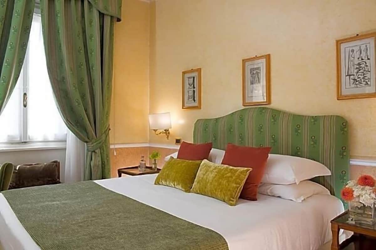 Minibar, in-room safe, individually decorated, individually furnished