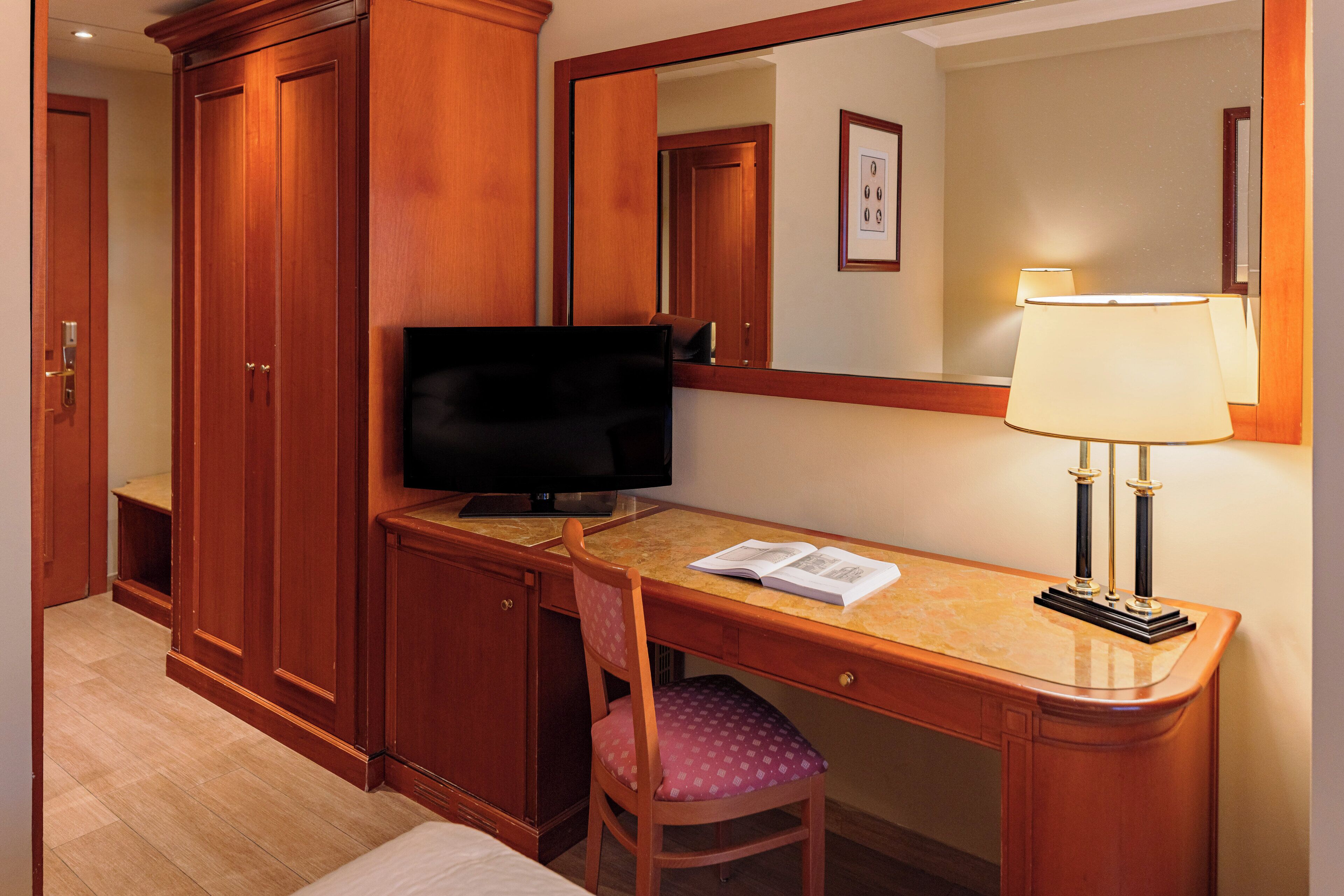 standard double or twin room | premium bedding, minibar, in-room safe, desk