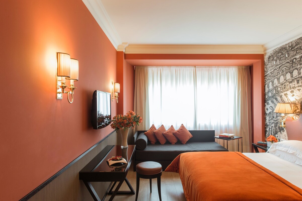 Premium bedding, minibar, in-room safe, desk