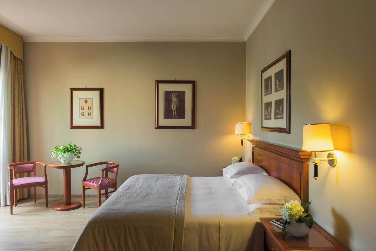 Junior Suite | Premium bedding, minibar, in-room safe, desk